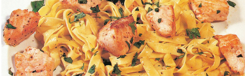 Tagliatelle with fresh salmon and scallops