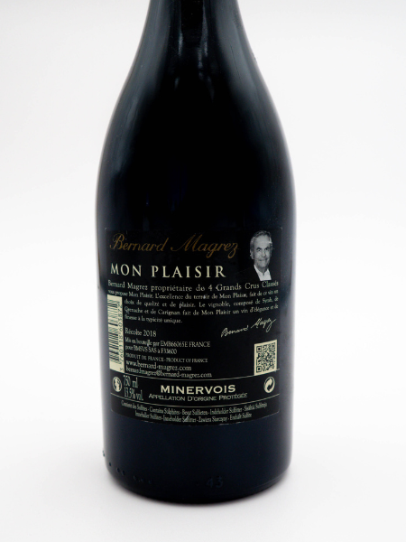 Back Black Label with Description on White Background
