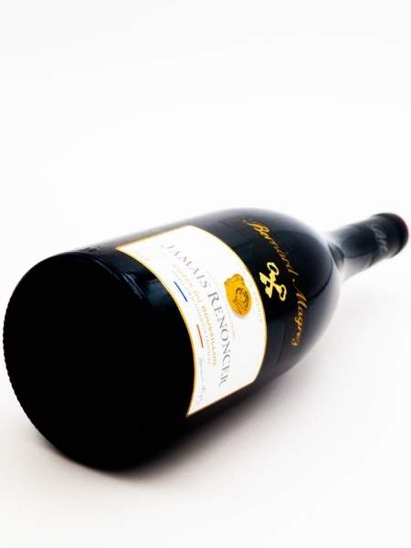 Laydown bottle of Jamais Renoncer