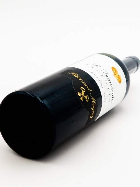 Side Bottle of La Bienvenida 2018 Red Wine