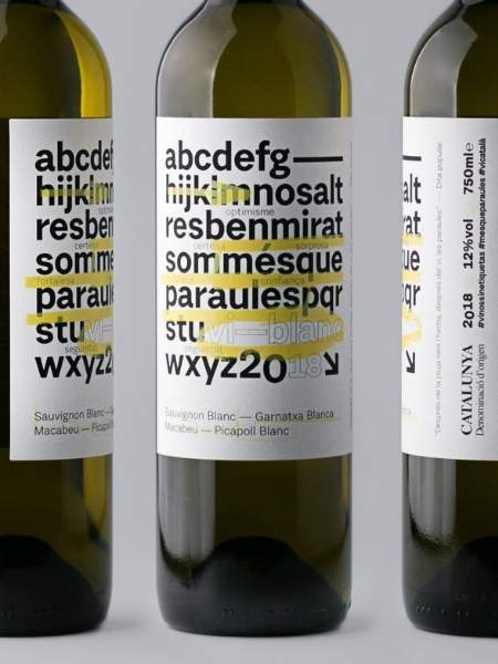 Details of the bottle Mes Que Paraules