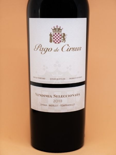Front White Label with Logo of Pago de Cirsus Vendimia