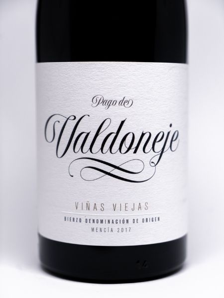 Front White Label with Logo of Pago de Valdoneje