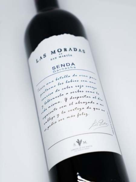 Front White Label with Logo of Las Moradas
