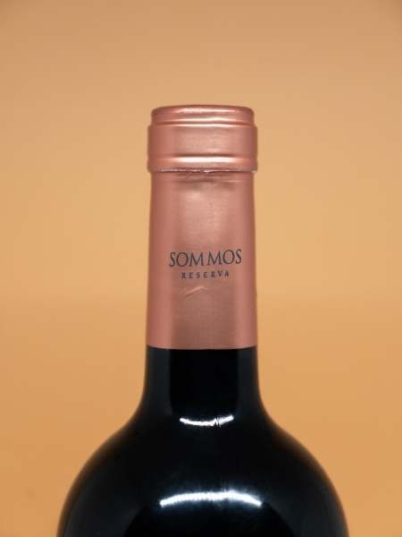 Bronze Coloured Cork with Logo of Sommos Reserva