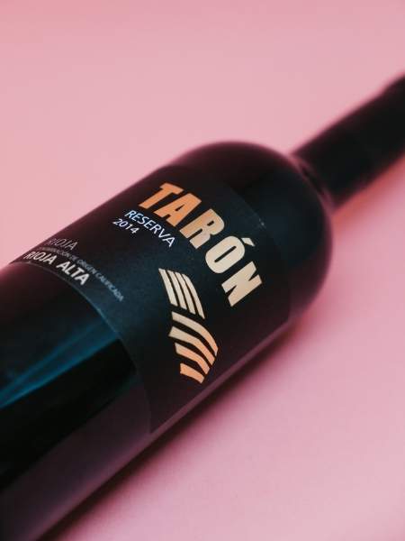 Taron Reserva 2014 Red Wine Top View