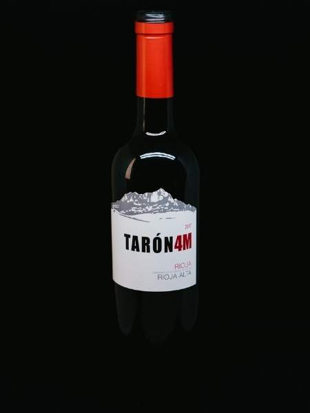 Full bottle of Taron Tinto 4M 2017 Red Wine