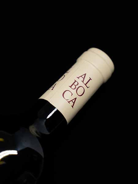 Alboca Toro 2018 Red Wine Neck Details