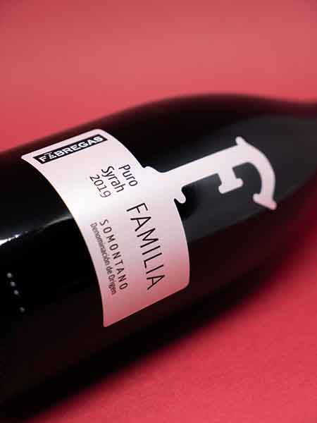 Top View of Fabregas Puro Syrah Crianza 2019 Red Wine