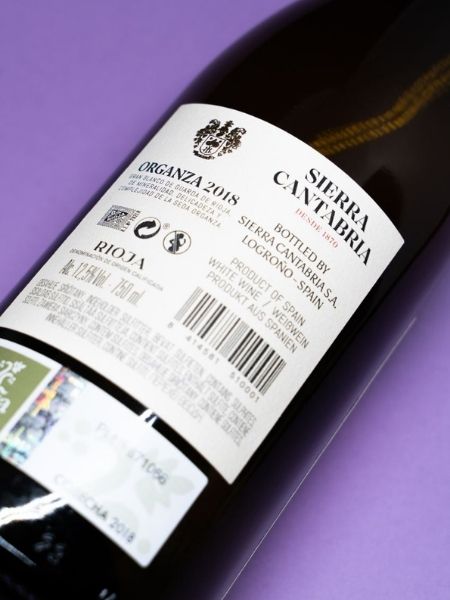 Back White Label with Description of Rioja Sierra Cantabria Organza