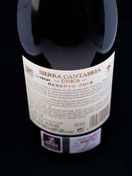 Back White Label with description of Rioja Sierra Cantabria